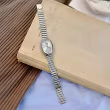 Montre Argentée Femme - Élégante, Style Vintage, Luxe - Quartz