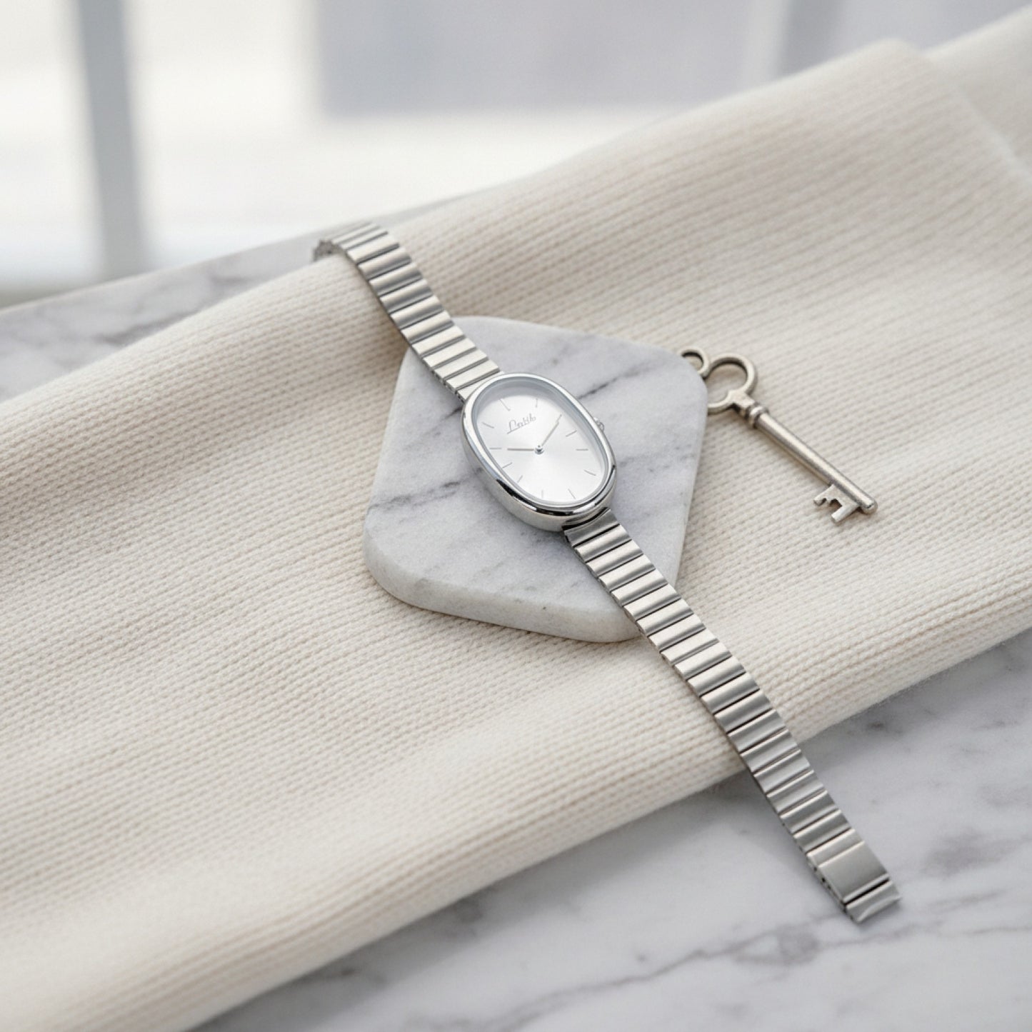 Montre Argentée Femme - Élégante, Style Vintage, Luxe - Quartz
