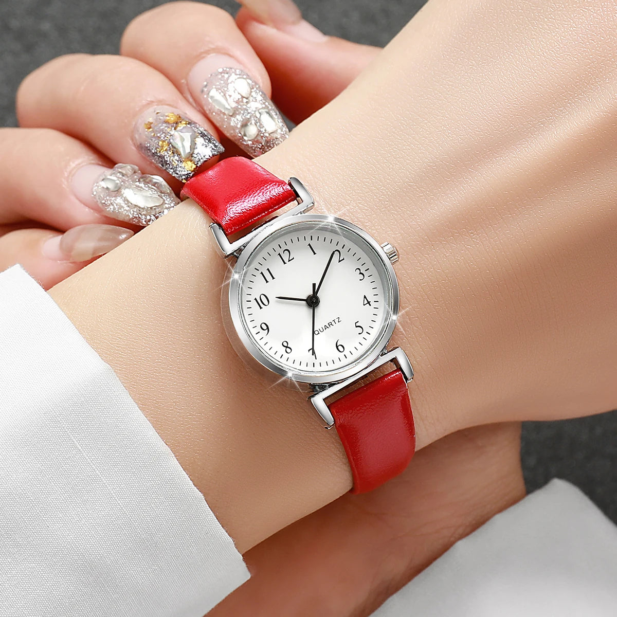 Montre femme minimaliste petit cadran en cuir – vue 3