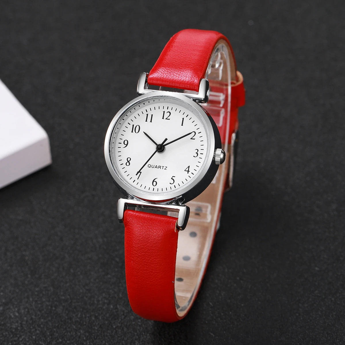 Montre femme minimaliste petit cadran en cuir – vue 12