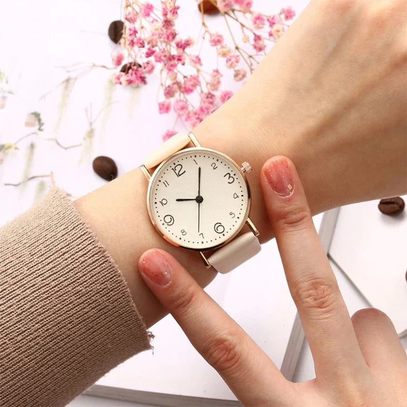 Montre Femme à Cadran Clair – Une Élégance Tout en Douceur