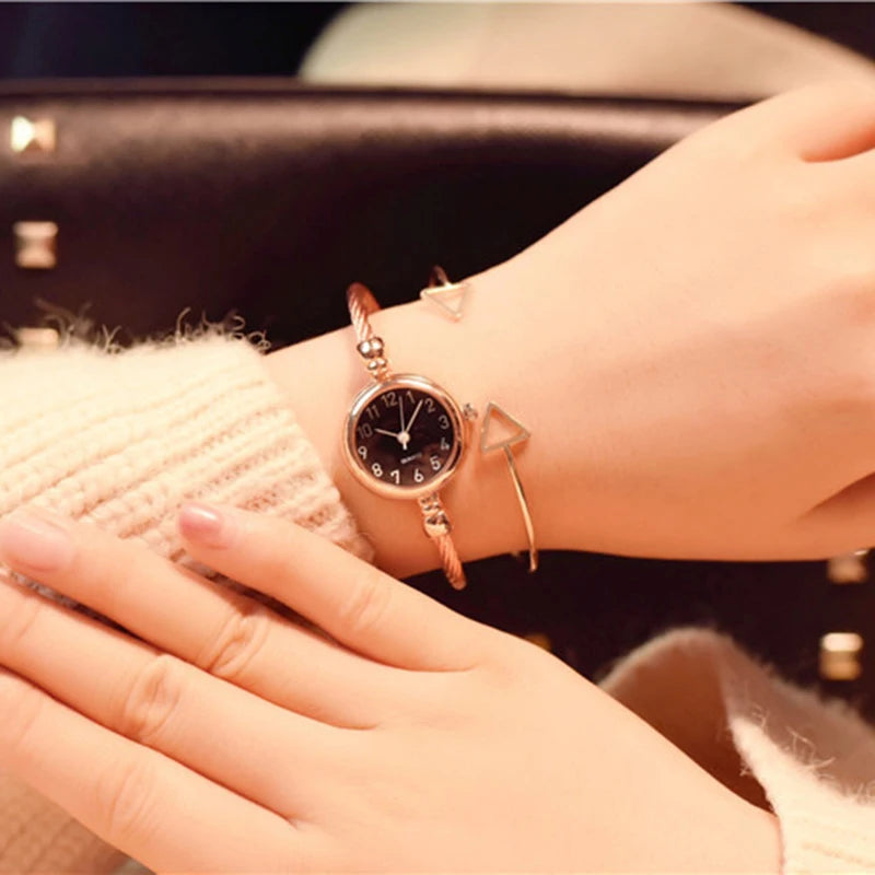 Montre Femme Petit Cadran – Le Charme d’un Bracelet Bijou