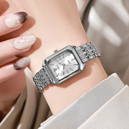 Montre femme rectangulaire argentée cadran blanc