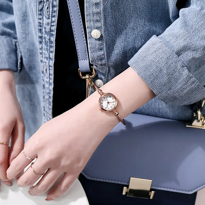 Montre Femme Petit Cadran – Le Charme d’un Bracelet Bijou