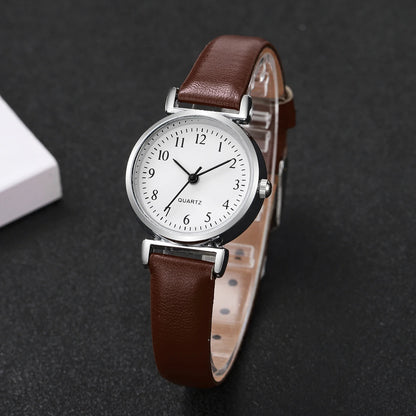 Montre femme minimaliste petit cadran en cuir – vue 4