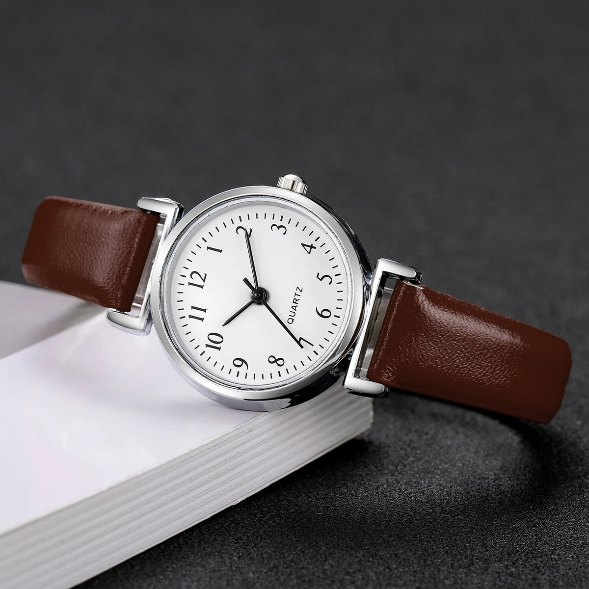 Montre femme minimaliste petit cadran en cuir – vue 18
