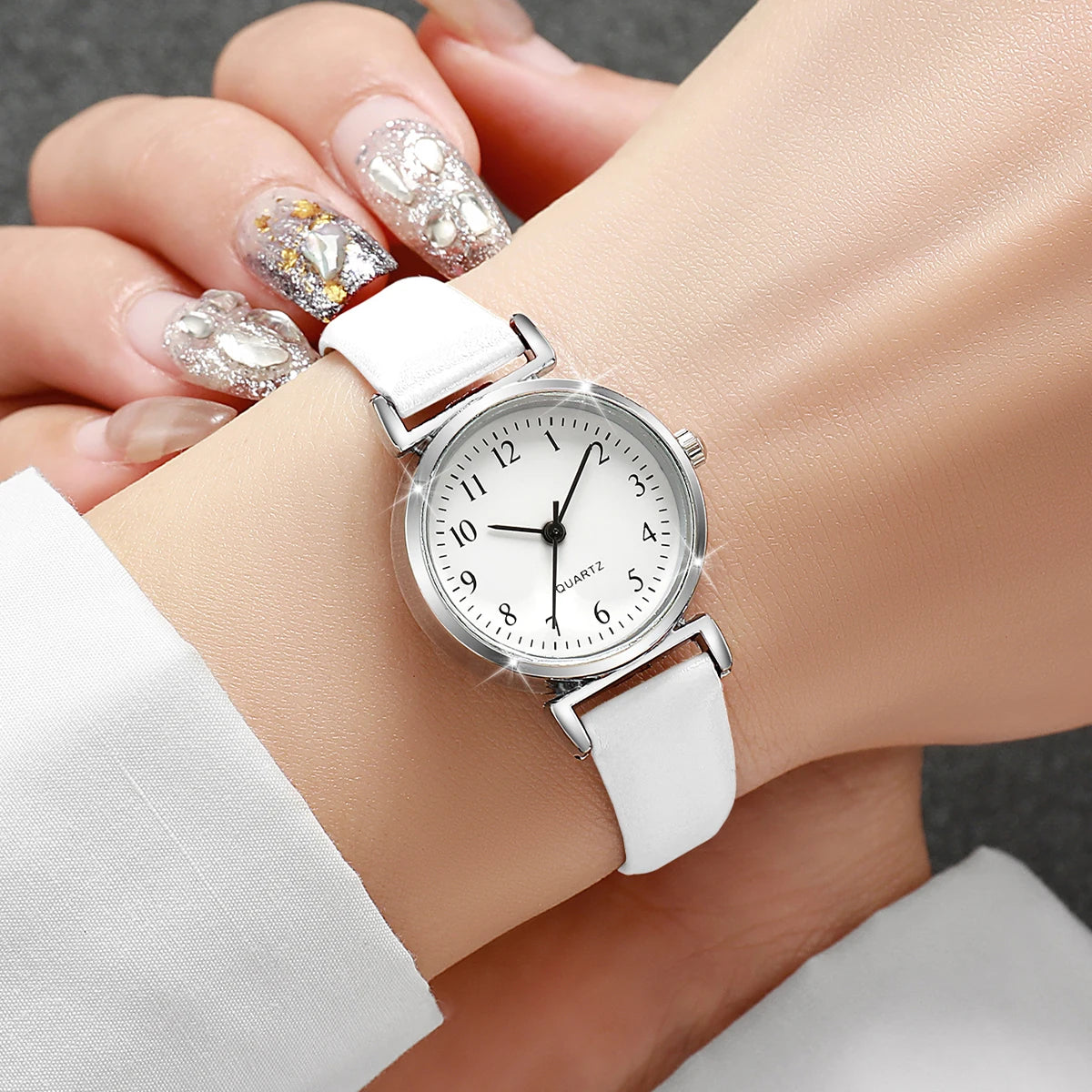 Montre femme minimaliste petit cadran en cuir – vue 2