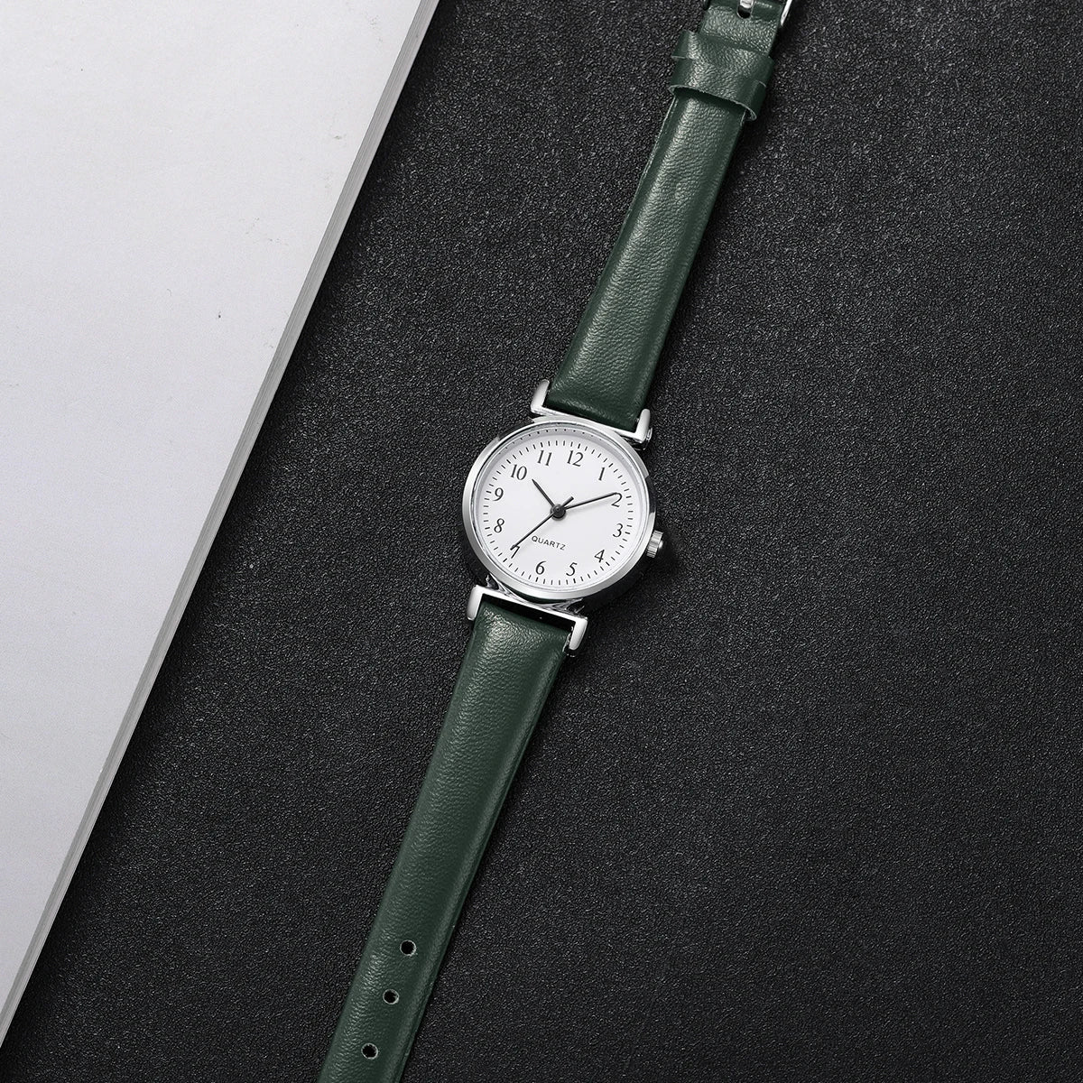 Montre femme minimaliste petit cadran en cuir – vue 20
