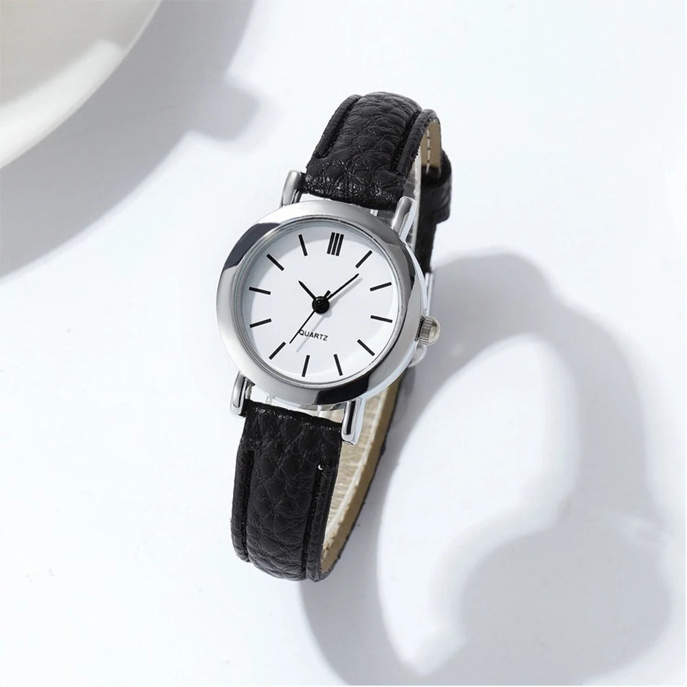 Montre femme petit cadran bracelet noir cadran blanc