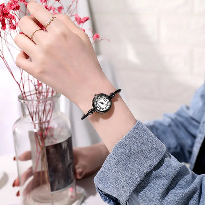 Montre Femme Petit Cadran – Le Charme d’un Bracelet Bijou