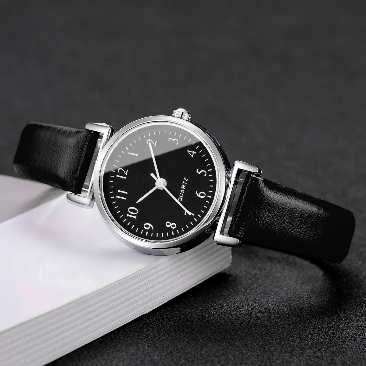 Montre femme minimaliste petit cadran en cuir – vue 14