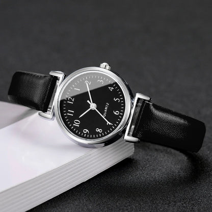 Montre femme minimaliste petit cadran en cuir – vue 14