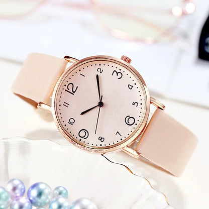 Montre Femme à Cadran Clair – Une Élégance Tout en Douceur