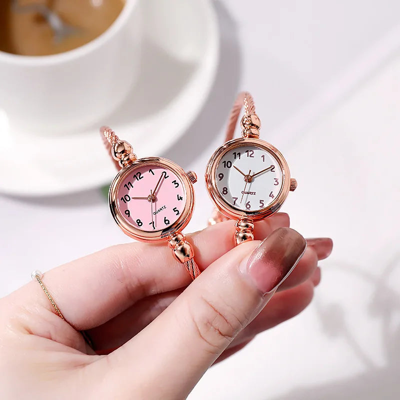 Montre Femme Petit Cadran – Le Charme d’un Bracelet Bijou
