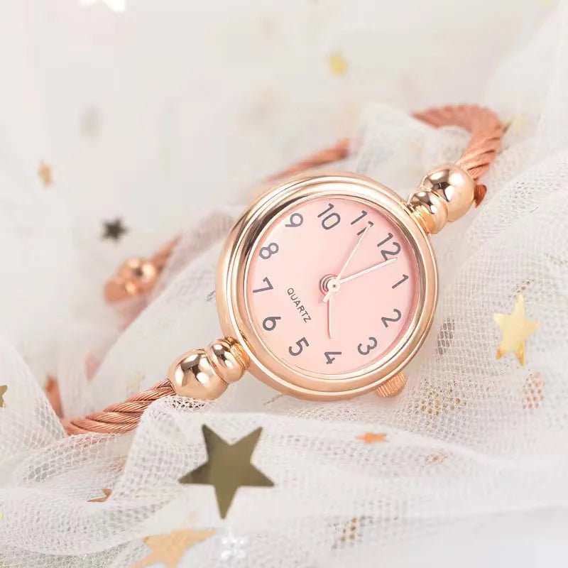 Montre Femme Petit Cadran – Le Charme d’un Bracelet Bijou
