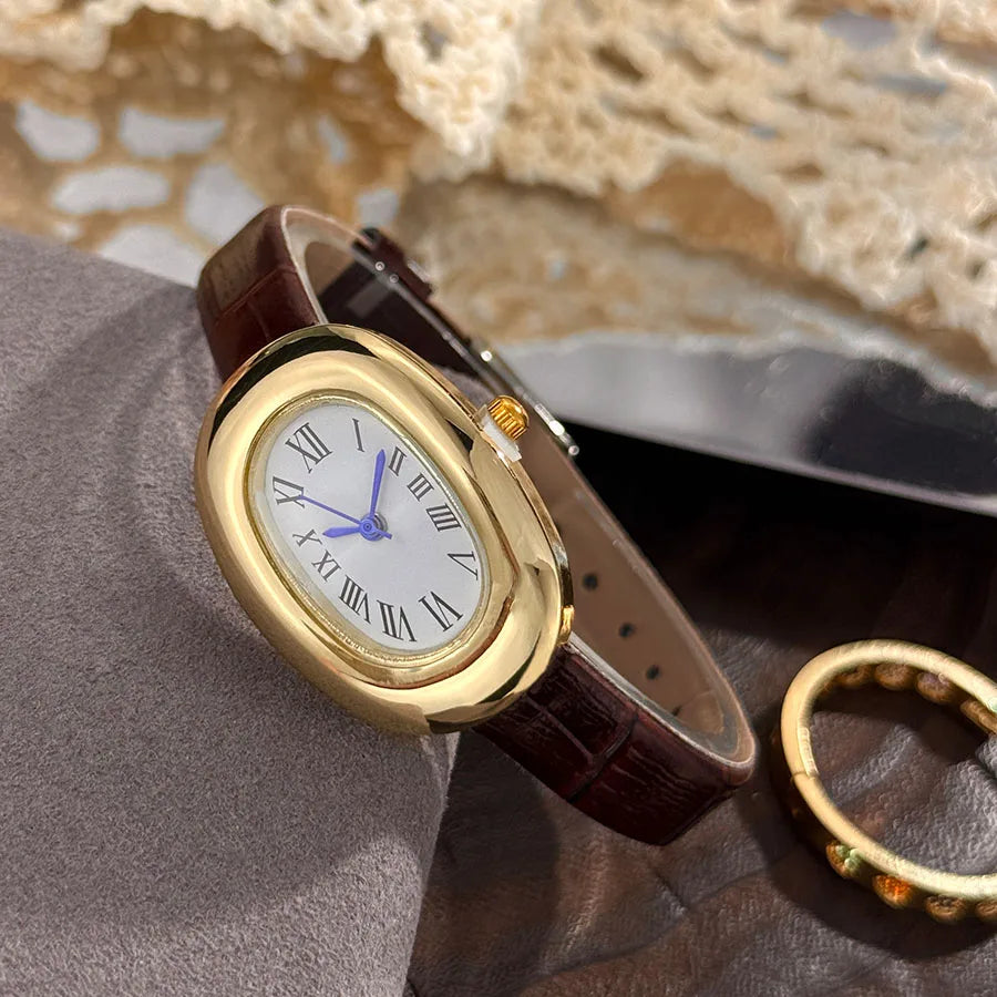 Montre femme ovale vintage dorée bracelet marron