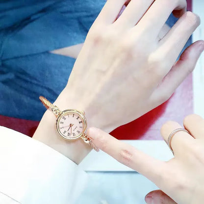 Montre Femme Petit Cadran – Le Charme d’un Bracelet Bijou