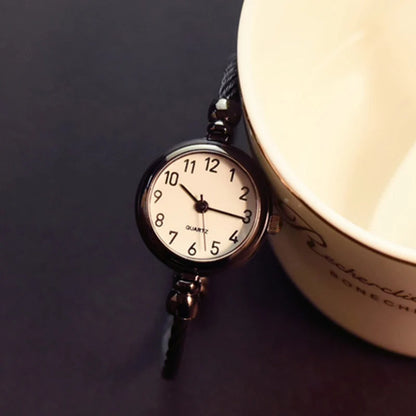 Montre Femme Petit Cadran – Le Charme d’un Bracelet Bijou