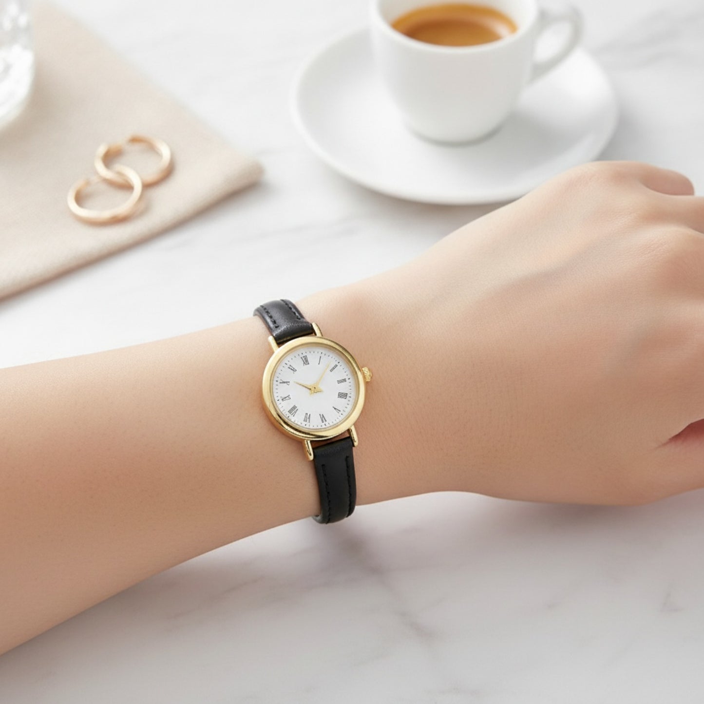 Montre Femme - Cuir noir, petit Cadran - Quartz