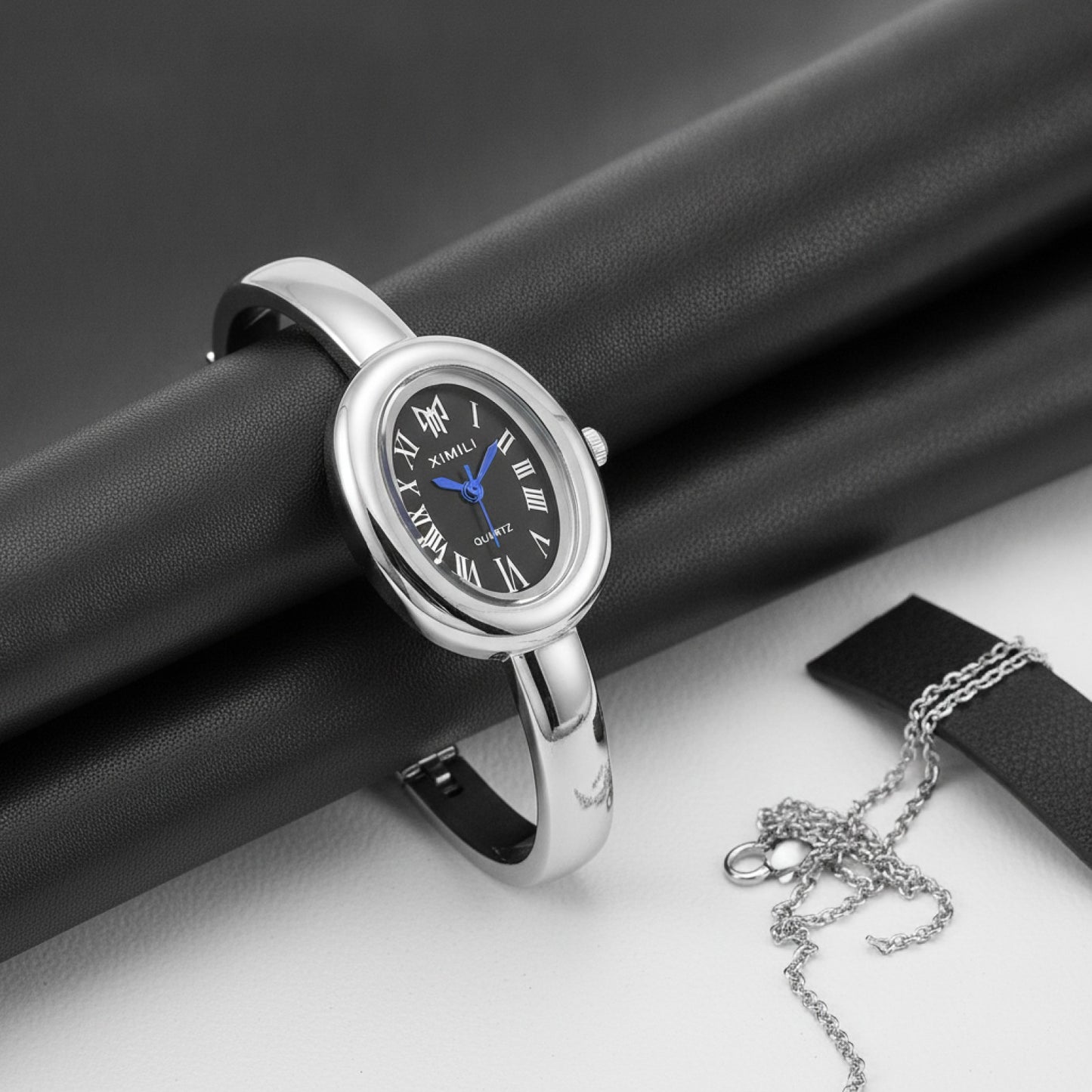Montre Argentée Femme - Élégante, Cadran Ovale - Quartz