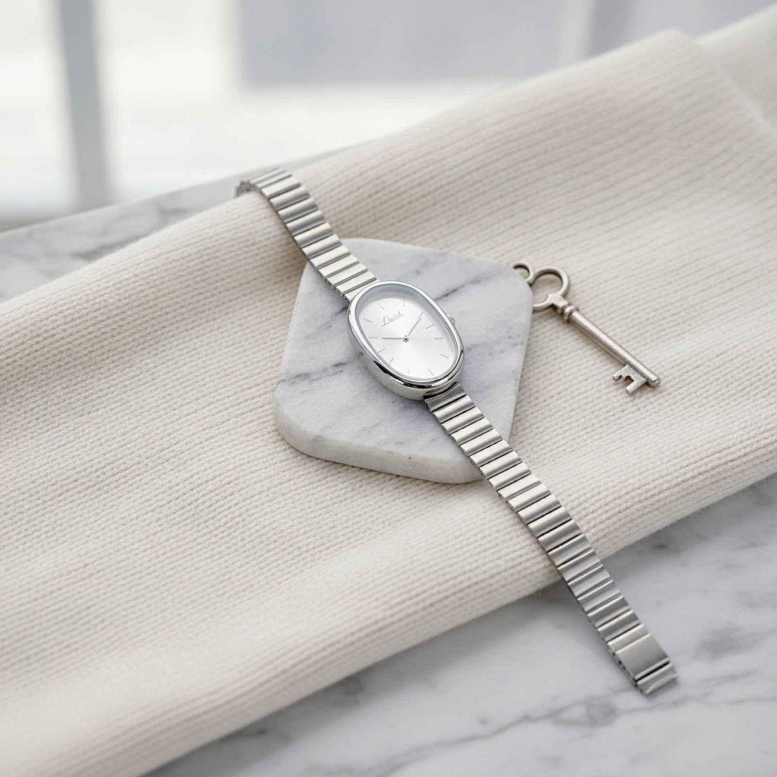 Montre Argentée Femme - Élégante, Style Vintage, Luxe - Quartz