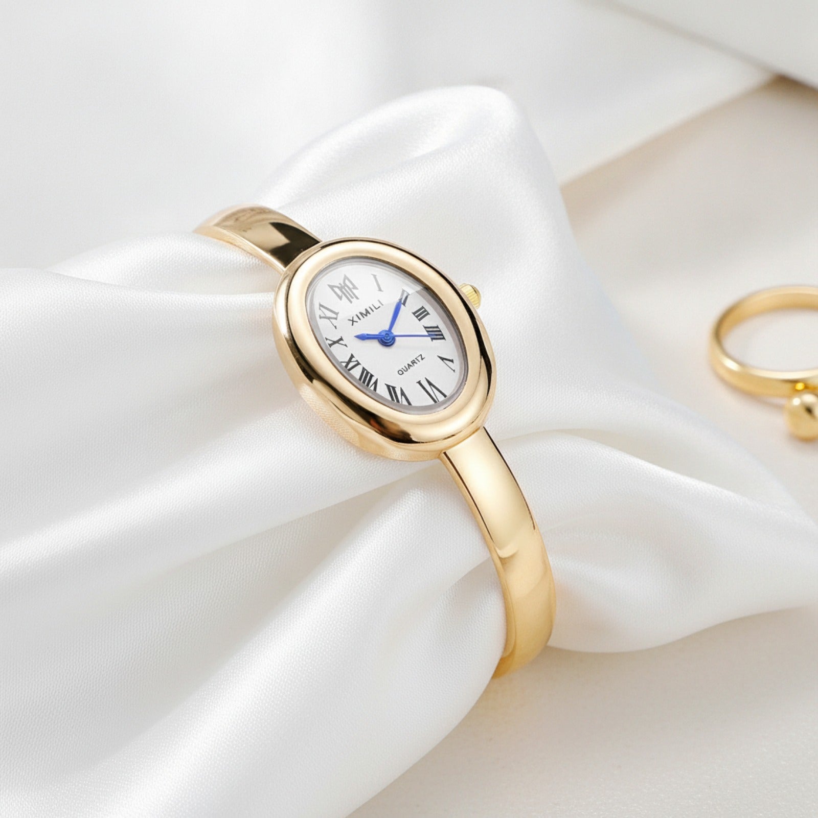 Montre Dorée Femme - Élégante, Ovale - Quartz