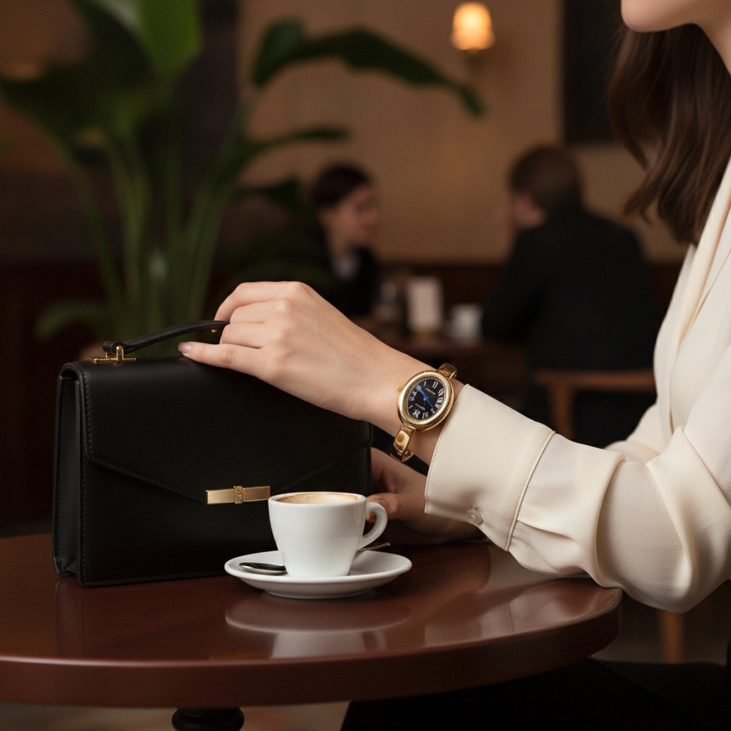 Montre Dorée Femme - Élégante, Ovale - Quartz