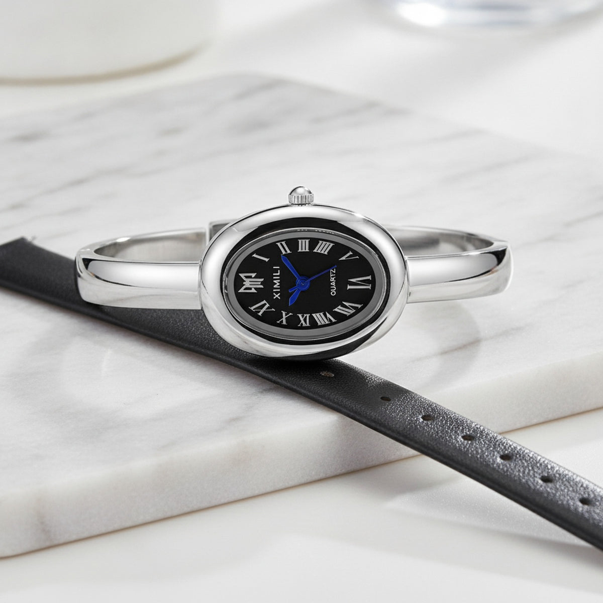 Montre Argentée Femme - Élégante, Cadran Ovale - Quartz