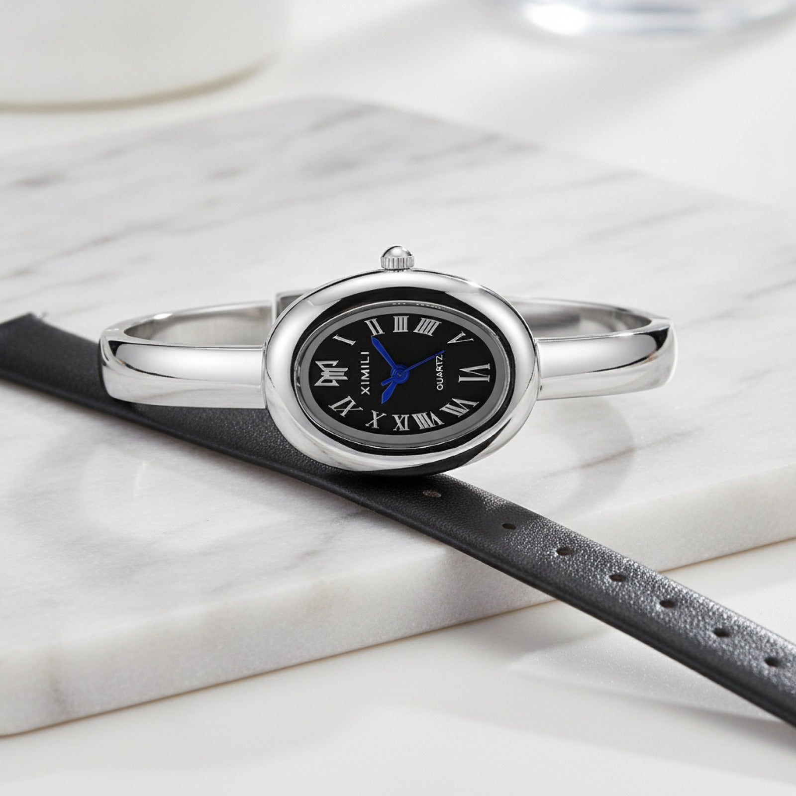 Montre Argentée Femme - Élégante, Cadran Ovale - Quartz