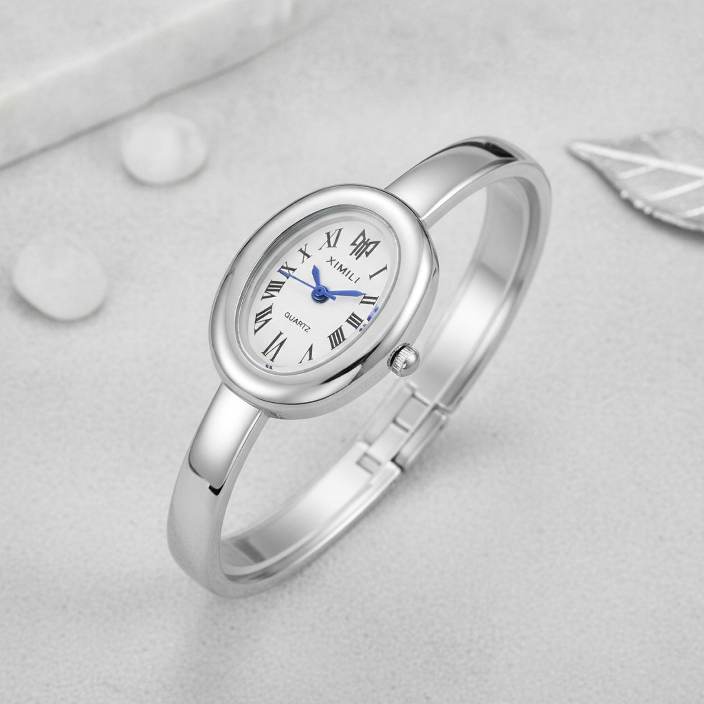 Montre Argentée Femme - Élégante, Ovale - Quartz